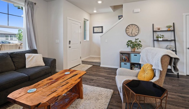 Roomy, Bright & Quiet Central Oregon Retreat, Smith Rocks