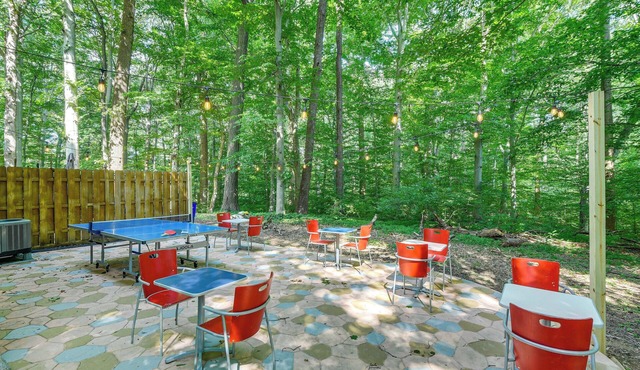 Roomy Columbia Retreat ~ 17 Mi to Dtwn Baltimore