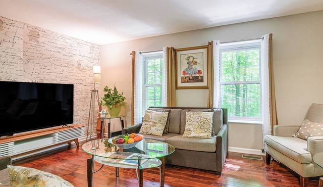 Roomy Columbia Retreat ~ 17 Mi to Dtwn Baltimore