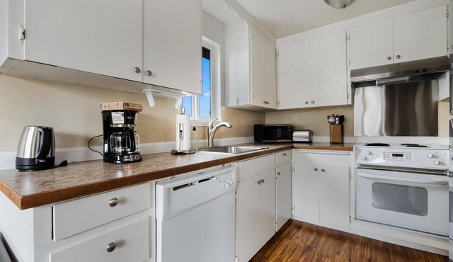 Roomy Crown Hill 3BR w/ W/D, nr Shopping & Dining, by Blueground