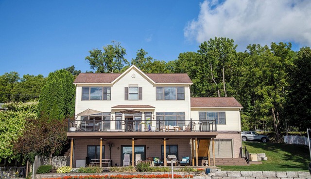 Roomy Easy Living Conesus Lake Front Home!