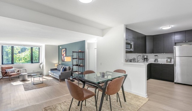 Roomy Gold Coast 1BR w/Walk-up, near L & Mariano Park, by Blueground