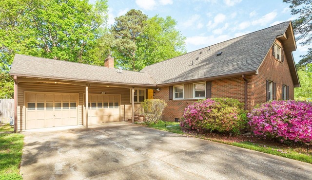 Roomy Home in Grandview - 2 miles to Buckroe Beach