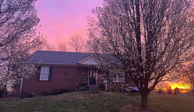 Roomy home in River Ridge area of Jeffersonville