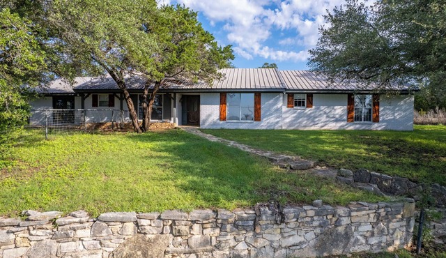 Roomy Home on the Hill overlooking Glen Rose, TX