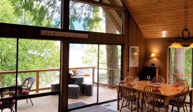 Roomy Lake View Chalet w/ Lg decks & EV Charging! Steps to lake beach!