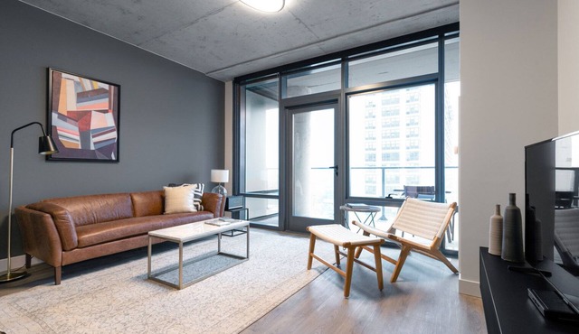 Roomy Lakeview 1BR w/W/D, Gym, near Lakefront Trail, by Blueground