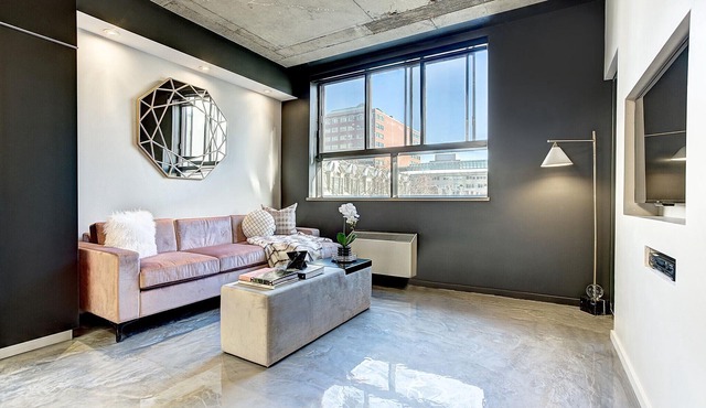 Roomy Loft near Guy-Concordia Metro