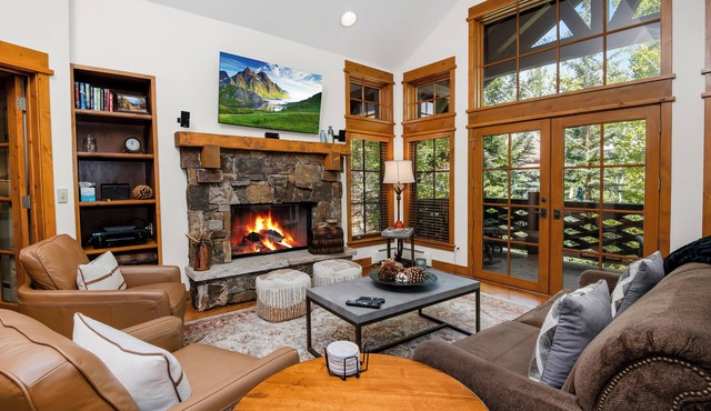 Roomy, Luxurious Ski-In/Ski-Out w/Views, Hot Tub! Bachelor Gulch, Beaver Creek