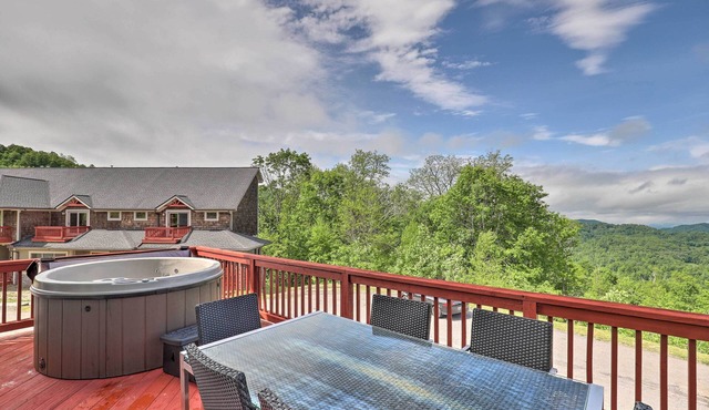 Roomy Mars Hill Townhome w/Deck + Mtn Views!