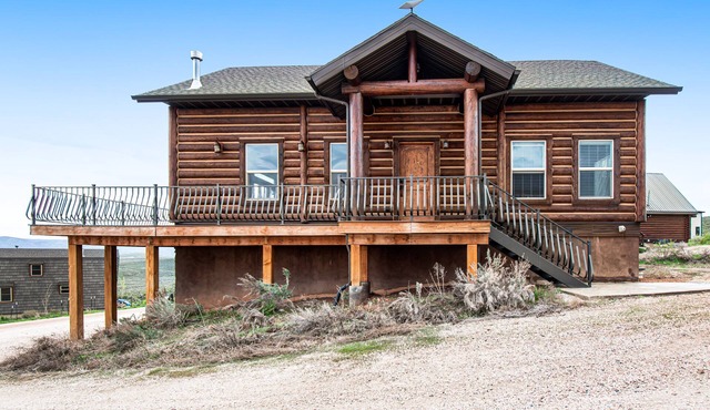 Roomy mountain & lake view home with large deck, fireplace, & W/D - dog-friendly