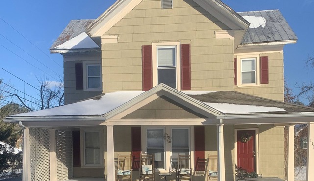 Roomy Outdoor Getaway close to Pipestem Park and Winterplace Resort.