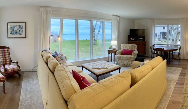 Roomy Quiet Home Overlooking Lake Michigan