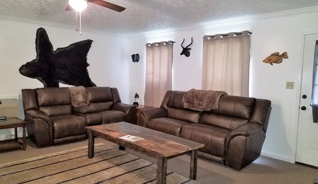 Roomy Remote Cabin near Kentucky Lake