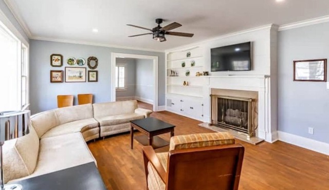 Roomy Retreat close to parks, camps, camping. Walk to quaint shops & VFW.