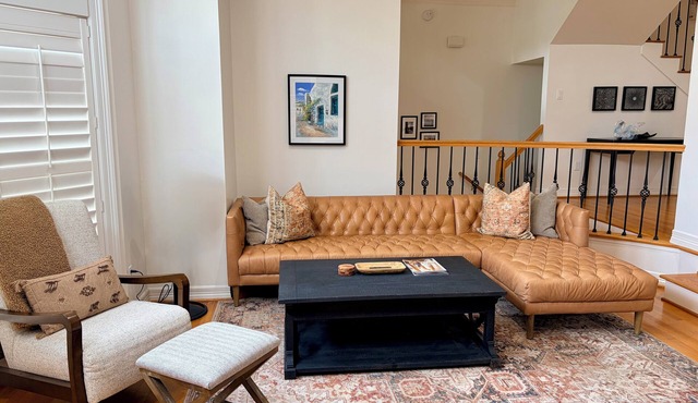 Roomy Stay in Houston’s River Oaks District! 3BR, 3.5BA, Prime Location!