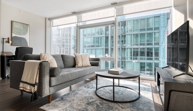 Roomy Streeterville 2BR w/Pool & Gym, nr Riverwalk, by Blueground