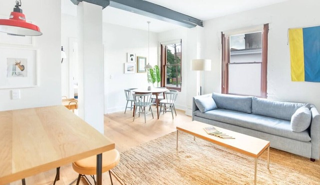 Roomy Two Bedroom Walkable to Everything Downtown