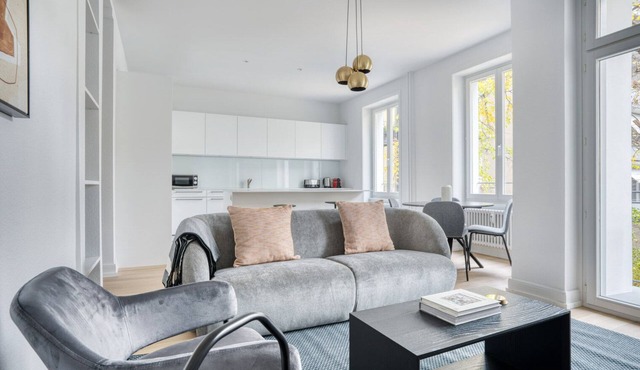 Roomy Vorstädte 3.5 Room w/W/D & Storage, 2 min to Market, by Blueground