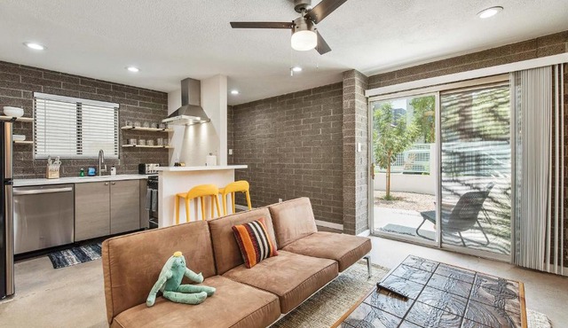 Roosevelt Row! 1 bedroom & pool!