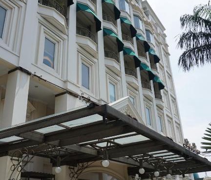 Roosseno Plaza Serviced Apartment