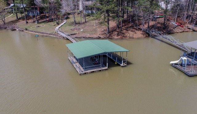 Roost - Beautiful, comfortable home with no steps and private suites
