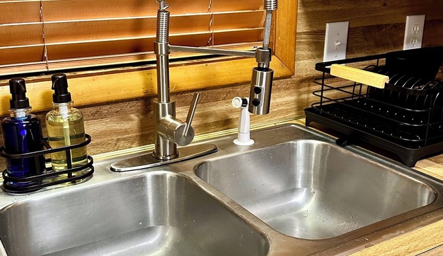 Rooster Roost - Pet Friendly! - Cabin Apartment