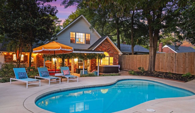 Rooster Row Cottage w/Pool, Jacuzzi, Fire Pit + Poker Room. Sleeps 12!