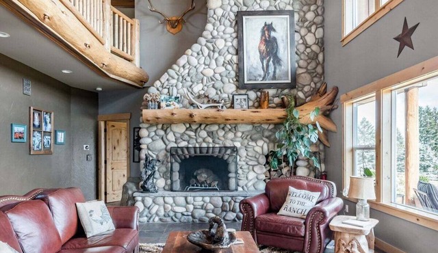 Roosters Coop - Wine Country at a Rustic, Lodge Style Retreat