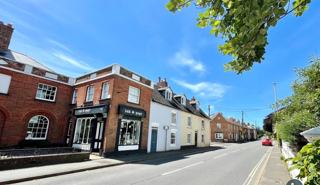 Rope Cottage - traditional cottage close to town
