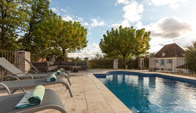 Roques Cottage - Spacieuse maison pierre avec piscine chauffée, cuisine d'été, pétanque, ping-pong et jeux enfants - 10 min de Vic