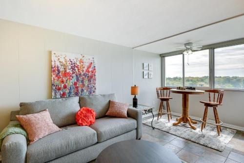 ‘Rory’s Roost’ Hot Springs Condo on Lake Hamilton!