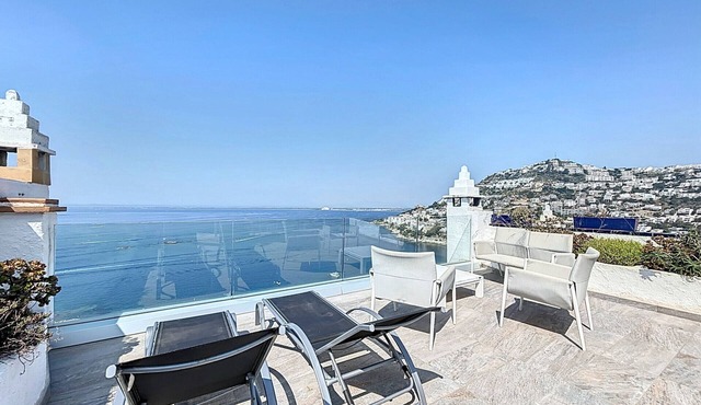 ROSALES – Casa vistas al mar y piscina comunitari