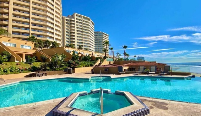 Rosarito Beach and pool access apartment 2bd 2b