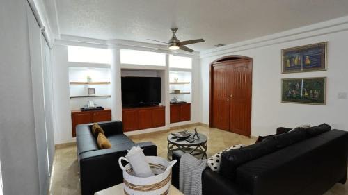 Rosarito Beach and pool access apartment 2bd 2b
