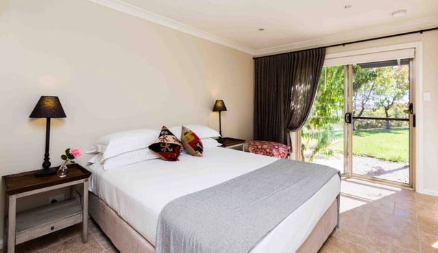 Rosby Studio, one bedroom self contained apartment