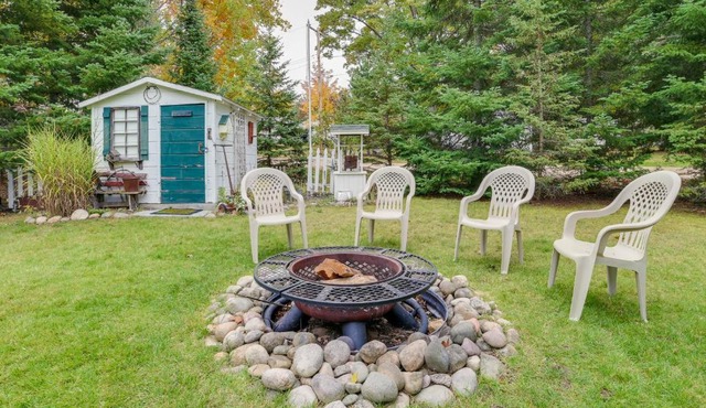 Roscommon Cottage - Walk to Higgins Lake!
