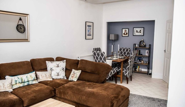 Rose Apartment 2-Bed Apt, Sleeps 4 Town Centre Ayr