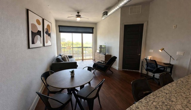 Rose at the Millennium - Stylish 1 BR in Houston