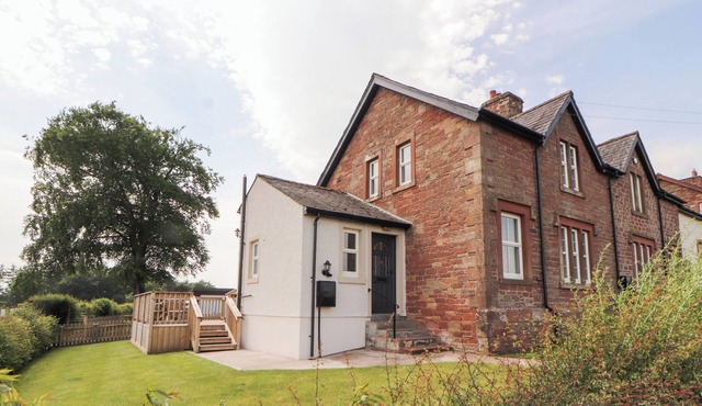 ROSE BANK COTTAGE, family friendly, with open fire in Dalston