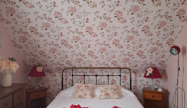 Rose Briéronne Guest Room 3p – Upstairs, Shared Terrace & Garden, Wi-Fi