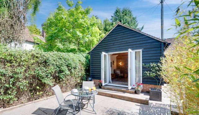 Rose Cottage - One Bedroom House, Sleeps 2