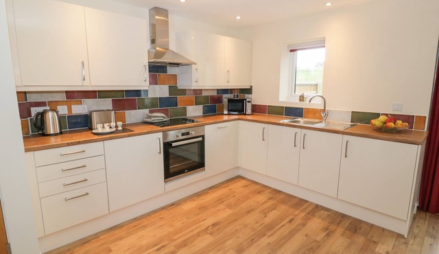 ROSE COTTAGE, family friendly, with a garden in Welford-On-Avon