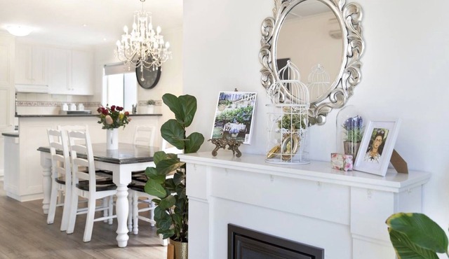 Rose Cottage a place to relax. Close to Sovereign Hill, Ballarat Wildlife Park.