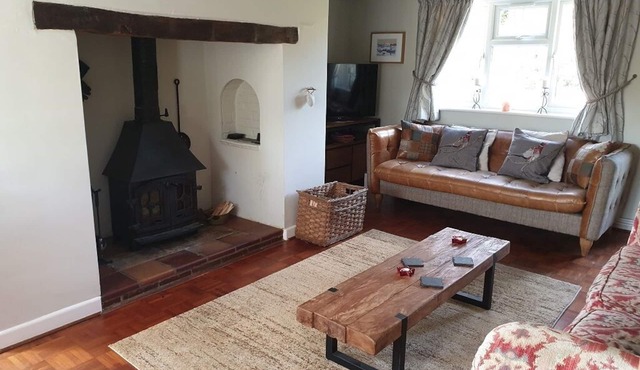 Rose Cottage, Burley, New Forest National Park - dog friendly,EV point,sleeps 10