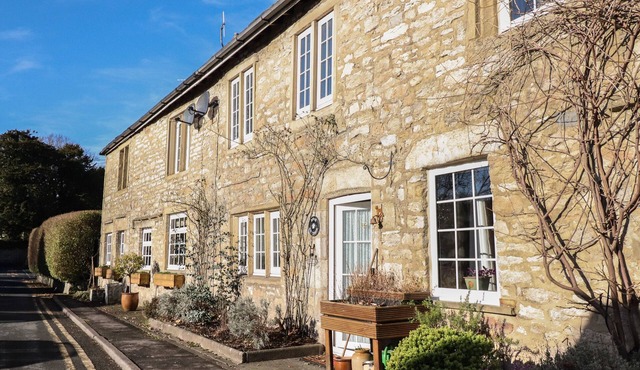 ROSE COTTAGE, character holiday cottage in Giggleswick