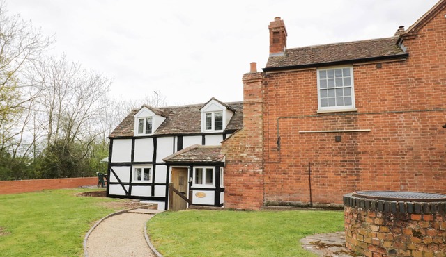 ROSE COTTAGE, family friendly, with a garden in Upton Upon Severn