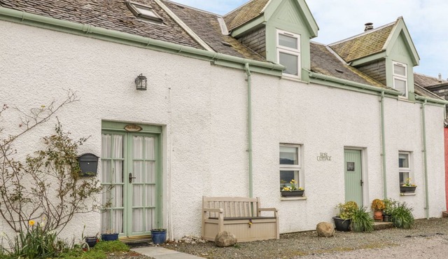 ROSE COTTAGE, family friendly, with open fire in Strachur