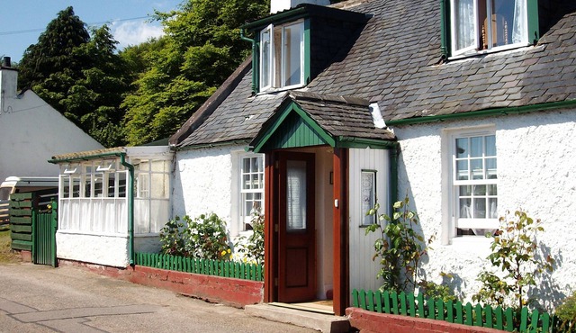 ROSE COTTAGE, pet friendly, character holiday cottage in Strathpeffer