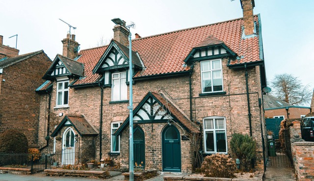 ROSE COTTAGE, pet friendly, with a garden in South Cave